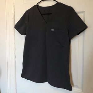 Figs Catarina One Pocket Scrub Top in Charcoal Gray